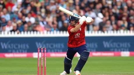 Surrey improve qualification chances with victory over Gloucestershire