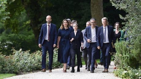 Budget 2026 : dans la cacophonie, comment la gauche espère capitaliser sur la chute de Bayrou
