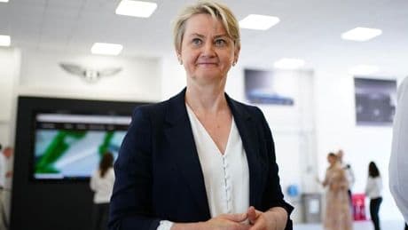 Yvette Cooper pledges support for Ukrainian families fleeting front line in first visit