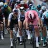 Giro 2025 : le maillot rose Mads Pedersen décroche une troisième victoire au sprint en remportant la 5e étape