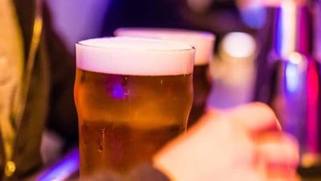 Hausse des taxes sur l'alcool, interdire la vente... Les pistes d'une étude pour améliorer la lutte contre les cancers