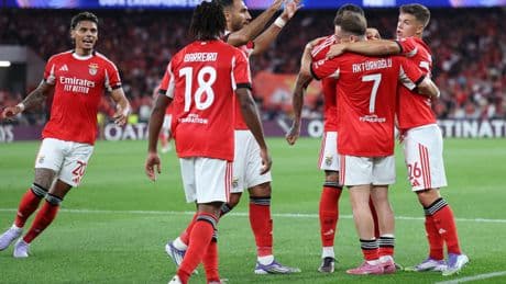 Benfica zit landgenoot José Mourinho dwars en bereikt Champions League, Club Brugge verpulvert tiental Rangers