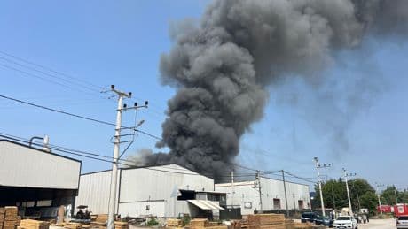 Kocaeli'de boya tesisinde çıkan yangın söndürüldü
