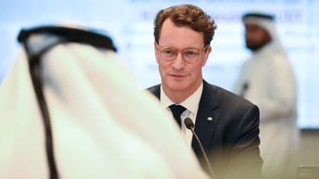 Wasserstoff und KI: Werbetour für Investitionen: NRW-Delegation bereist Katar
