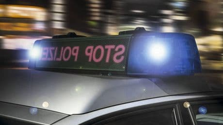 Frau läuft mit Messer durch Bremen – Polizeieinsatz