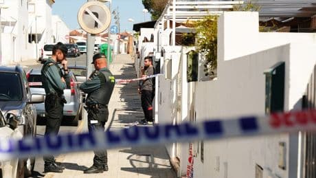 Encuentran un cadáver colgado de una higuera e investigan su relación con un crimen en Cartaya