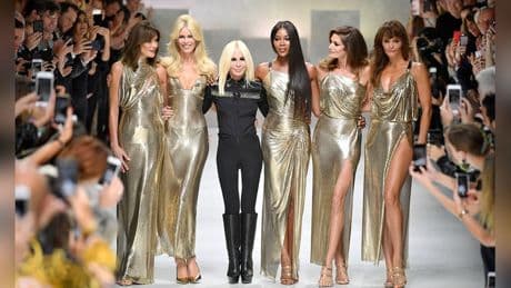 Donatella Versace wird 70: Mit diesen Looks schrieb sie Modegeschichte