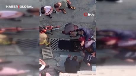 Ayağı mazgala sıkışan kadın ecel terleri döktü