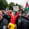 Polizei nimmt zwei Personen fest: FDP-Politikerin Karoline Preisler abermals bei Pro-Palästina-Demo in Berlin angegriffen