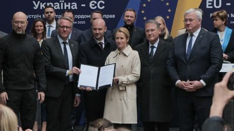 Guerre en Ukraine: Kiev et ses alliés européens approuvent la création d'un tribunal spécial pour juger la Russie