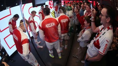 BILD im Porsche Tunnel Club - So gehen Super-VIPs beim VfB ins Stadion!