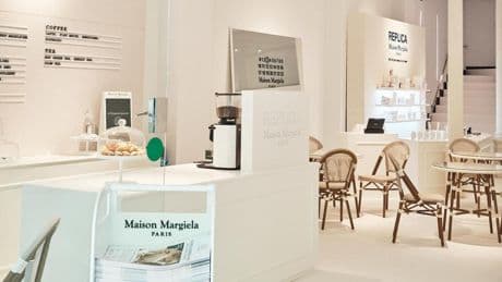 Maison Margiela estrena su fragancia Afternoon Delight con un café efímero en el Eixample