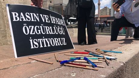DFG: Nisan ayında 8 gazeteci tutuklandı
