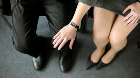 Sexe, flirt ou amour au travail: attention terrain miné