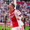 Ajax wankelt tegen brutaal Telstar, maar komt goed weg dankzij Wout Weghorst