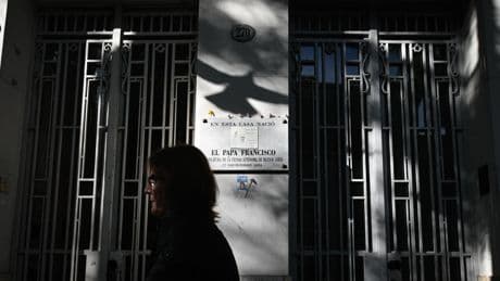 El lugar en el mundo de Francisco: las huellas del Papa en el barrio de Flores y la despedida de sus vecinos