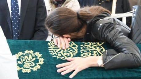 İş insanı Halit Yukay'a veda! Kıvanç Tatlıtuğ gözyaşlarını tutamadı