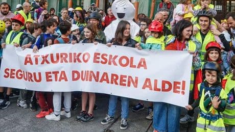 La escuela de Atxuri exige una «rehabilitación integral» del edificio y mejoras en su entorno