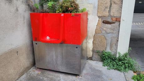 «Le paradis des pisseurs du soir» : à Nantes, l’installation de nouveaux uritrottoirs refusée pour ne pas discriminer les femmes