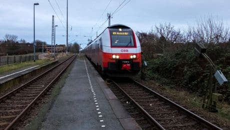 Ostseeinsel: Radfahrer stoppen Regionalzug, fragen nach Weg – und sorgen für Verspätung
