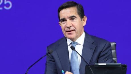 Torres lo fía todo a llegar al 50% del Sabadell aunque deba esperar a 2029 para la fusión por el veto del Gobierno