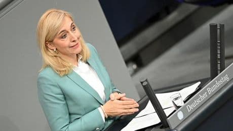 Bundesgesundheitsministerin: Nina Warken will Anstieg der Eigenanteile für Heimpflege stoppen