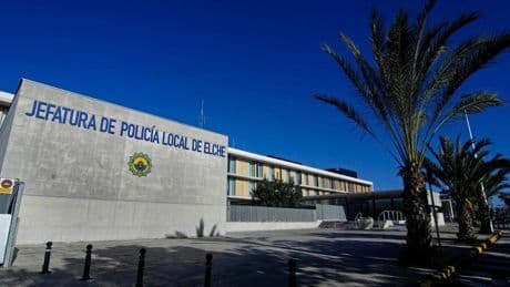 Muere un hombre de 32 años apuñalado en el cuello en una plaza de Elche