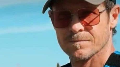 Felix Baumgartner morto dopo un malore mentre faceva parapendio: il paracadutista dei record precipitato su una piscina a Porto Sant'Elpidio
