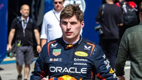 Verstappen dicht bij schorsing in Formule 1; volgend strafpunt kost hem een race