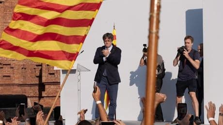 «Nos rebelamos contra la engañifa del 'procés'»