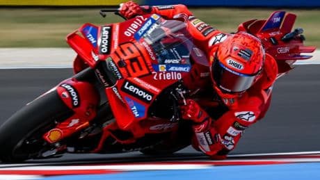 Todo de cara para Marc Márquez: pole y sus rivales fallan