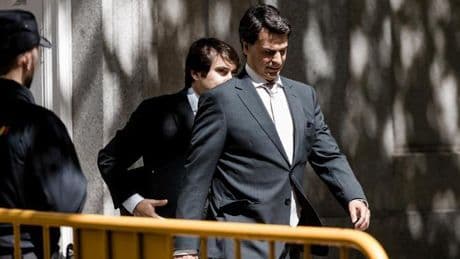 La UCO investigará la presunta corrupción en los negocios de la pareja de Ayuso