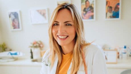 Lucía Galán, pediatra, alerta sobre el calor: “Cuidado con los adolescentes que son carne de cañón para los golpes de calor cuando salen a jugar el partido de las dos de la tarde a 40 grados”