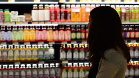 Les prix agricoles refluent mais les prix alimentaires augmentent: les distributeurs commencent à reconstituer leurs marges