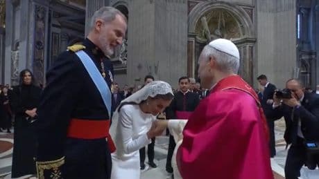 Así ha sido el saludo de los reyes Felipe VI y Letizia al papa León XIV: &quot;Esperan verle pronto por España&quot;