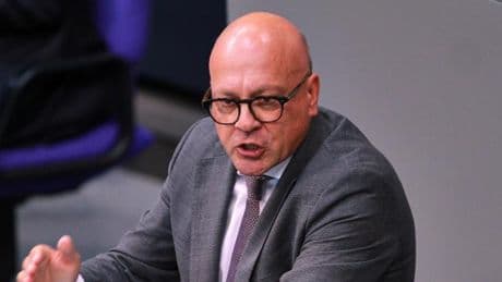 „Das ist kein Zurückziehen – es geht darum, dem Gericht Zeit zu verschaffen“