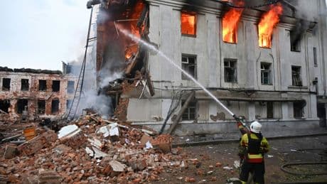 Guerre en Ukraine : de nouvelles frappes russes font cinq morts à Kharkiv et Kherson