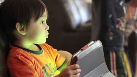 Hypertension artérielle, cholestérol... Les enfants trop exposés aux écrans risquent de développer des problèmes de santé, selon une étude