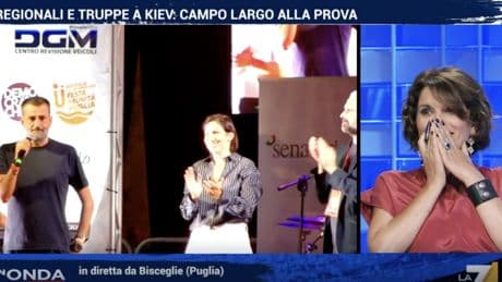 Decaro in tv: "Mi candido per la Puglia". Il gesto della conduttrice spiazza tutti