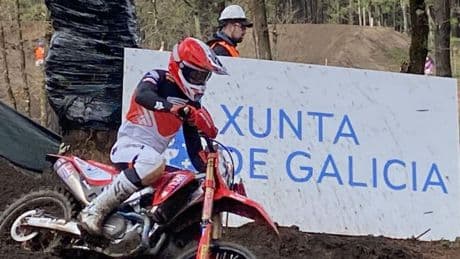 Una caída frustra a Rubén Fernández en el GP de Alemania que gana Herlings
