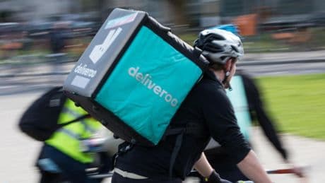 Deliveroo, obligada en Francia a admitir a 46 ‘riders’ como empleados