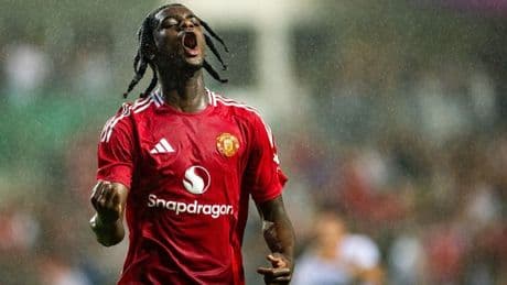 Man Utd’s Ayden Heaven names three Premier League defenders he wants to emulate