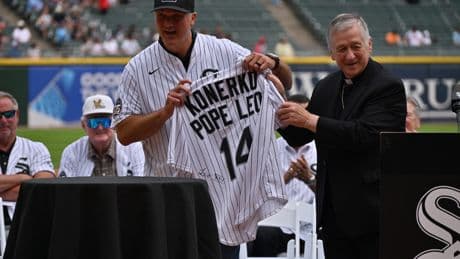 Pope Leo XIV gives autographed jersey to White Sox great Paul Konerko in honor of 2005 World Series