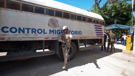 Des femmes enceintes et femmes venant d’accoucher avec 48 enfants interpellés : en République dominicaine, les exilés sont pourchassés jusque dans les hôpitaux