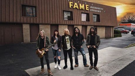Zugunsten von „Ein Herz für Kinder“ - Signierte Gitarre der „Dead Daisies“ zu ersteigern