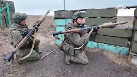 Guerre en Ukraine : les images de soldats nord-coréens s’entraînent sur le champ de bataille russe