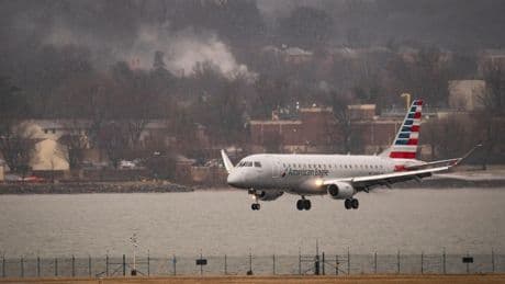 États-Unis : un avion de ligne frôle une collision avec un bombardier B-52