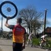 REPORTAGE. Paris-Roubaix 2025 : en immersion avec les assistants de la formation FDJ-Suez, indispensables soutiens des coureuses en course
