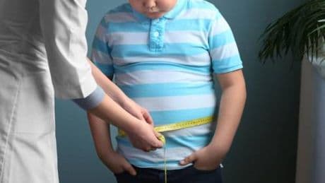 La pancetta dei bimbi? Se è troppa aumenta rischi cuore già a 10 anni