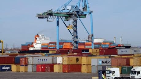 France: à Marseille-Fos, les dockers refusent de charger des composants militaires destinés à Israël